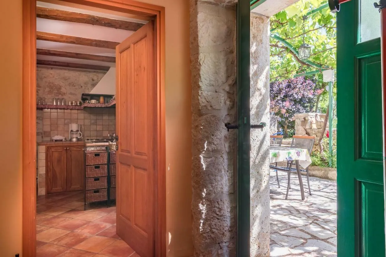 Country House Apartments Pula 0*,